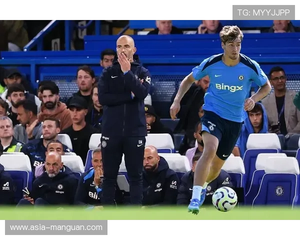 斯特拉斯堡后卫回传失误送礼，对手前锋笑纳大礼推空门